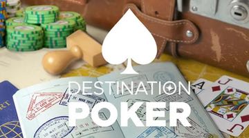 Resväska, pokermarker, pass, spelkort och logga för Destination Poker.