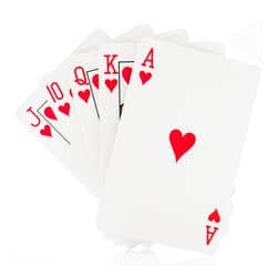 Bild på den högsta pokerhanden i Big O - en royal straight flush. Korten i handen är ess, kung, dam, knekt, 10 i hjärter